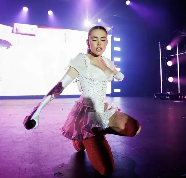 תמונה של האומן מדיסון ביר