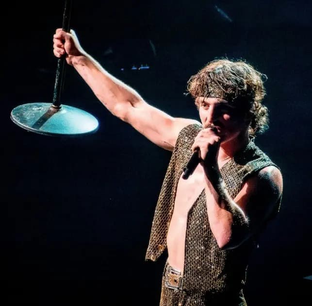 תמונה של האומן בנסון בון